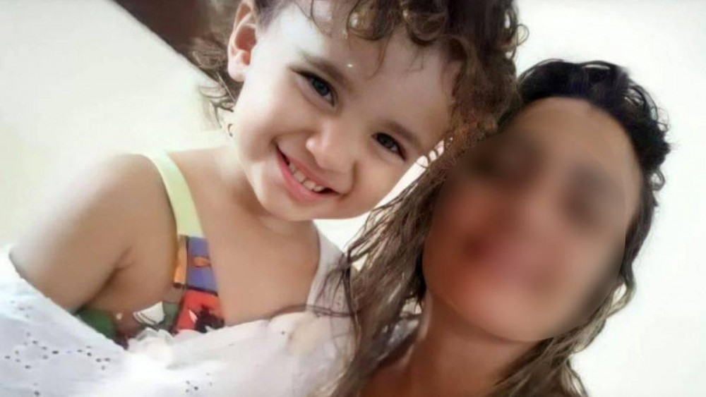 TRAGIC // O fetiță de doi ani a murit electrocutată de un încărcător de telefon. „Acum ești un îngeraș cu aripi mici”